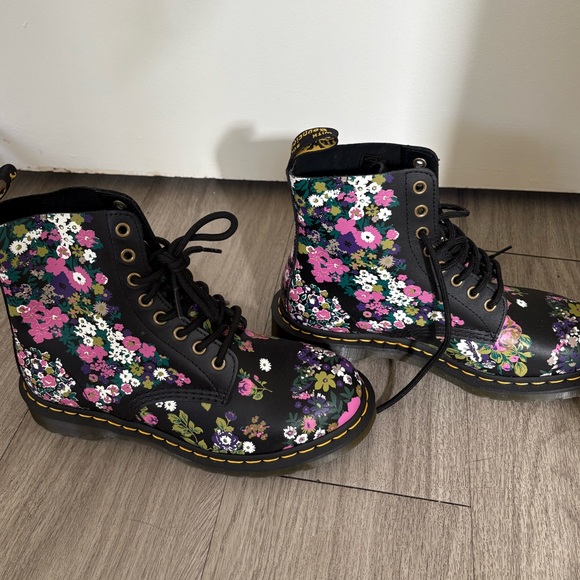 Dr Martens floral leather boots - Picture 2 of 4